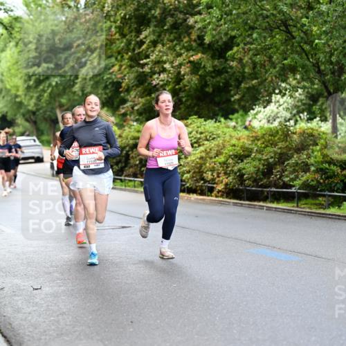 14.06.2026 - REWE Women's Run Dr. Thomas Lammeyer http://msf.ph/oto/9752649 14.06.2026 09:15:35 Laufen 11530, 657, 11529 meine-sportfotos.de