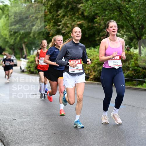 14.06.2026 - REWE Women's Run Dr. Thomas Lammeyer http://msf.ph/oto/9752666 14.06.2026 09:15:36 Laufen 11530, 7, 11529 meine-sportfotos.de
