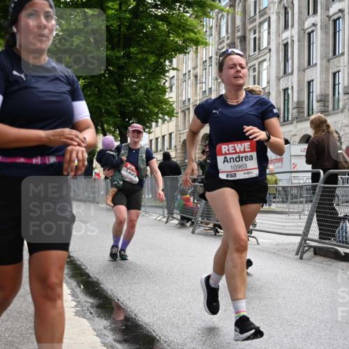 14.06.2026 - REWE Women's Run J. Mangold http://msf.ph/oto/9752668 14.06.2026 10:08:16 Ziel 10022, 10766, 10963, 11176, 11200 meine-sportfotos.de