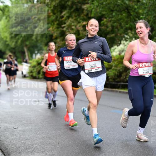 14.06.2026 - REWE Women's Run Dr. Thomas Lammeyer http://msf.ph/oto/9752670 14.06.2026 09:15:37 Laufen 10691, 57, 11530, 51, 11529 meine-sportfotos.de