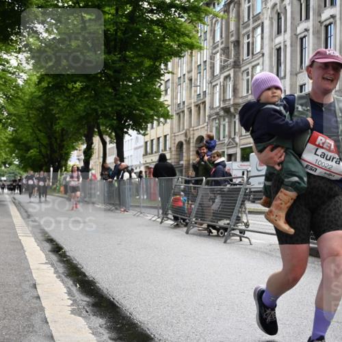 14.06.2026 - REWE Women's Run J. Mangold http://msf.ph/oto/9752674 14.06.2026 10:08:18 Ziel 10022, 10766, 10963, 11176, 11200 meine-sportfotos.de