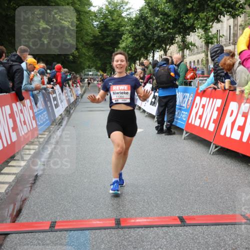 14.06.2026 - REWE Women's Run Strokosch-Dieckow http://msf.ph/oto/9752728 14.06.2026 09:49:25 Ziel 10741, 11360 meine-sportfotos.de