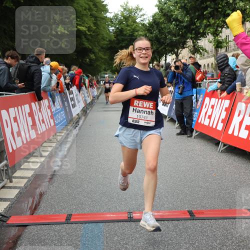 14.06.2026 - REWE Women's Run Strokosch-Dieckow http://msf.ph/oto/9752743 14.06.2026 09:49:18 Ziel 10741 meine-sportfotos.de
