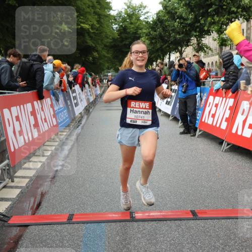 14.06.2026 - REWE Women's Run Strokosch-Dieckow http://msf.ph/oto/9752756 14.06.2026 09:49:18 Ziel 10741 meine-sportfotos.de