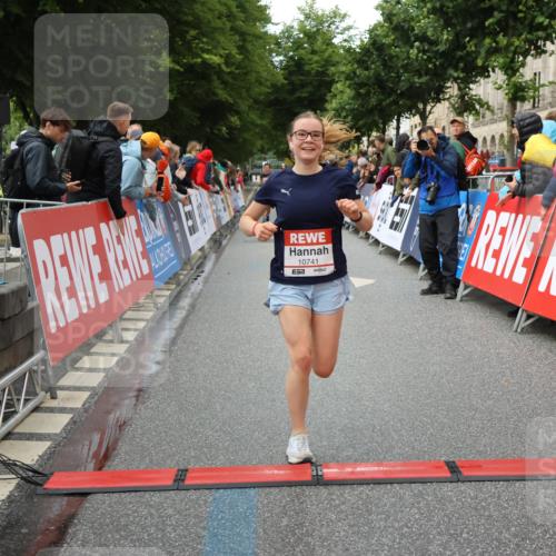 14.06.2026 - REWE Women's Run Strokosch-Dieckow http://msf.ph/oto/9752782 14.06.2026 09:49:18 Ziel 10741 meine-sportfotos.de