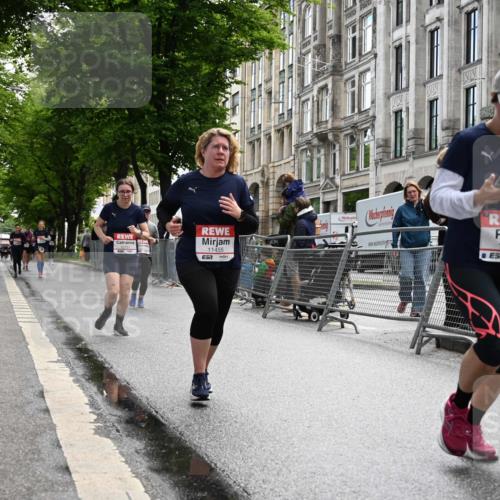 14.06.2026 - REWE Women's Run J. Mangold http://msf.ph/oto/9752793 14.06.2026 10:08:48 Ziel 10712, 10751, 10884, 11153, 11455, 11489 meine-sportfotos.de