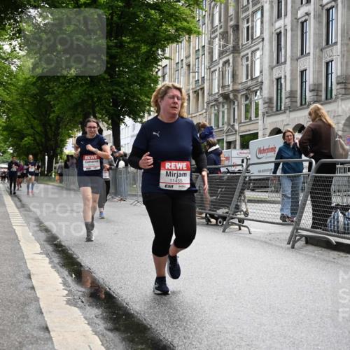 14.06.2026 - REWE Women's Run J. Mangold http://msf.ph/oto/9752796 14.06.2026 10:08:48 Ziel 10712, 10751, 10884, 11153, 11455, 11489 meine-sportfotos.de