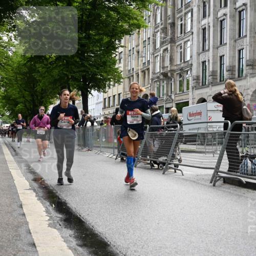 14.06.2026 - REWE Women's Run J. Mangold http://msf.ph/oto/9752814 14.06.2026 10:08:57 Ziel 10383, 10712, 10800, 11057, 11284 meine-sportfotos.de