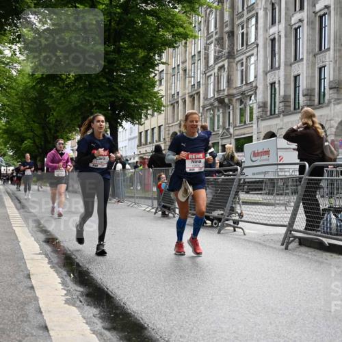 14.06.2026 - REWE Women's Run J. Mangold http://msf.ph/oto/9752816 14.06.2026 10:08:58 Ziel 10383, 10800, 11057, 11284 meine-sportfotos.de
