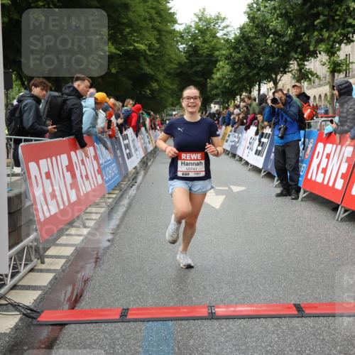 14.06.2026 - REWE Women's Run Strokosch-Dieckow http://msf.ph/oto/9752818 14.06.2026 09:49:18 Ziel 10741 meine-sportfotos.de