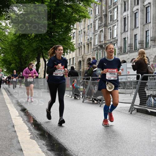 14.06.2026 - REWE Women's Run J. Mangold http://msf.ph/oto/9752823 14.06.2026 10:08:58 Ziel 10383, 10800, 11057, 11284 meine-sportfotos.de