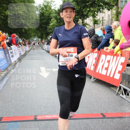 14.06.2026 - REWE Women's Run Strokosch-Dieckow http://msf.ph/oto/9752829 14.06.2026 09:49:09 Ziel 10074, 10095, 10233 meine-sportfotos.de