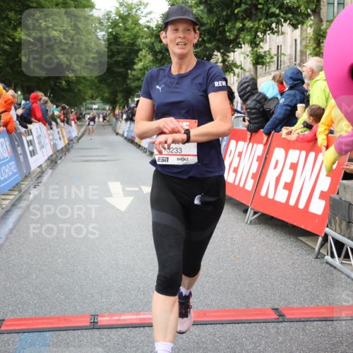 14.06.2026 - REWE Women's Run Strokosch-Dieckow http://msf.ph/oto/9752842 14.06.2026 09:49:09 Ziel 10074, 10095, 10233 meine-sportfotos.de