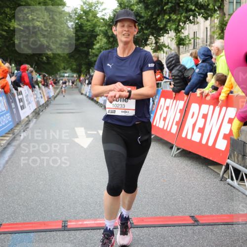 14.06.2026 - REWE Women's Run Strokosch-Dieckow http://msf.ph/oto/9752856 14.06.2026 09:49:09 Ziel 10074, 10095, 10233 meine-sportfotos.de