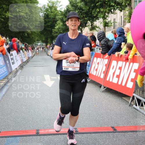 14.06.2026 - REWE Women's Run Strokosch-Dieckow http://msf.ph/oto/9752868 14.06.2026 09:49:09 Ziel 10074, 10095, 10233 meine-sportfotos.de