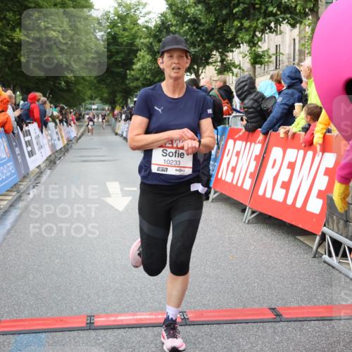 14.06.2026 - REWE Women's Run Strokosch-Dieckow http://msf.ph/oto/9752880 14.06.2026 09:49:09 Ziel 10074, 10095, 10233 meine-sportfotos.de