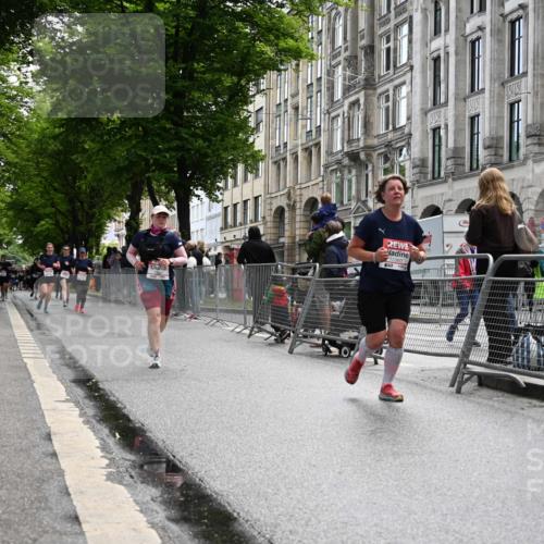 14.06.2026 - REWE Women's Run J. Mangold http://msf.ph/oto/9752897 14.06.2026 10:09:09 Ziel 10047, 10288, 10360, 10382 meine-sportfotos.de