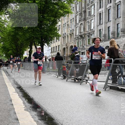 14.06.2026 - REWE Women's Run J. Mangold http://msf.ph/oto/9752899 14.06.2026 10:09:09 Ziel 10047, 10288, 10360, 10382 meine-sportfotos.de