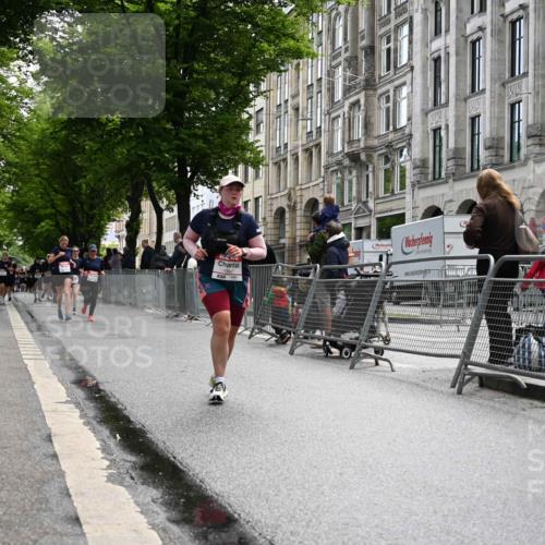 14.06.2026 - REWE Women's Run J. Mangold http://msf.ph/oto/9752904 14.06.2026 10:09:10 Ziel 10047, 10288, 10360, 10382, 10977, 11431 meine-sportfotos.de