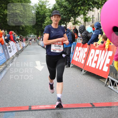 14.06.2026 - REWE Women's Run Strokosch-Dieckow http://msf.ph/oto/9752906 14.06.2026 09:49:09 Ziel 10074, 10095, 10233 meine-sportfotos.de