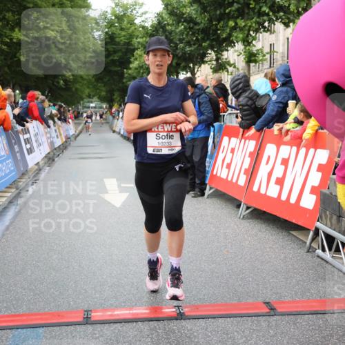 14.06.2026 - REWE Women's Run Strokosch-Dieckow http://msf.ph/oto/9752920 14.06.2026 09:49:09 Ziel 10074, 10095, 10233 meine-sportfotos.de