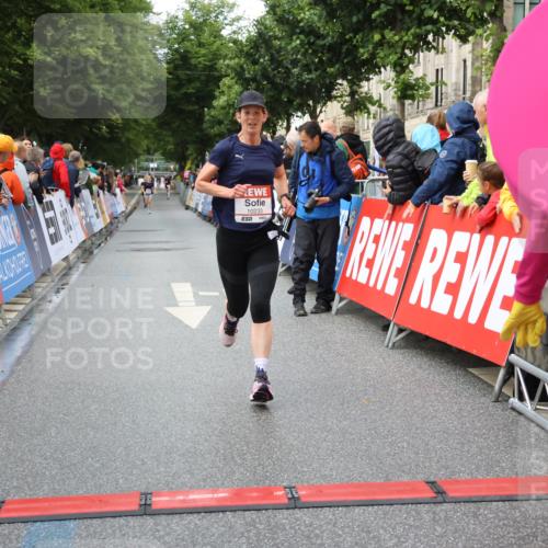 14.06.2026 - REWE Women's Run Strokosch-Dieckow http://msf.ph/oto/9752936 14.06.2026 09:49:08 Ziel 10074, 10095, 10106, 10233 meine-sportfotos.de