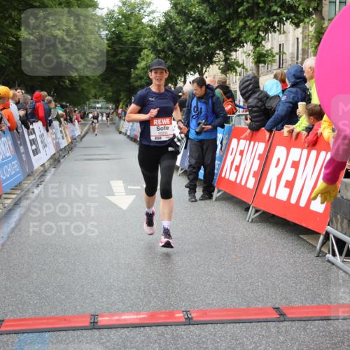 14.06.2026 - REWE Women's Run Strokosch-Dieckow http://msf.ph/oto/9752953 14.06.2026 09:49:08 Ziel 10074, 10095, 10106, 10233 meine-sportfotos.de