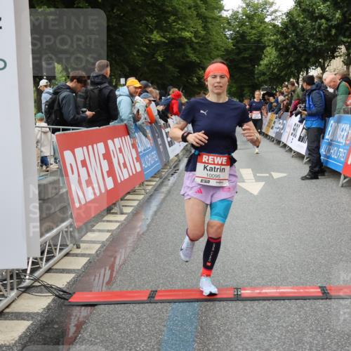 14.06.2026 - REWE Women's Run Strokosch-Dieckow http://msf.ph/oto/9753018 14.06.2026 09:49:02 Ziel 10074, 10095, 10106, 10407, 10642 meine-sportfotos.de
