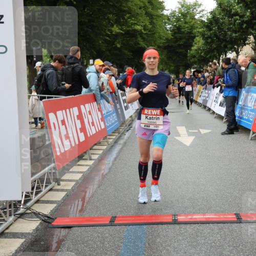 14.06.2026 - REWE Women's Run Strokosch-Dieckow http://msf.ph/oto/9753063 14.06.2026 09:49:02 Ziel 10074, 10095, 10106, 10407, 10642 meine-sportfotos.de