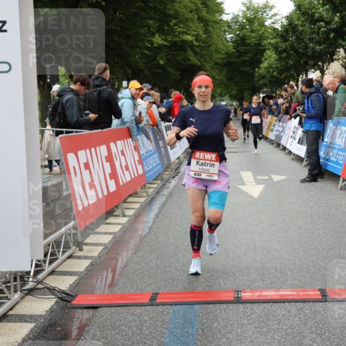 14.06.2026 - REWE Women's Run Strokosch-Dieckow http://msf.ph/oto/9753079 14.06.2026 09:49:02 Ziel 10074, 10095, 10106, 10407, 10642 meine-sportfotos.de