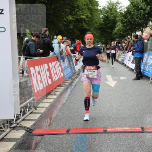 14.06.2026 - REWE Women's Run Strokosch-Dieckow http://msf.ph/oto/9753092 14.06.2026 09:49:02 Ziel 10074, 10095, 10106, 10407, 10642 meine-sportfotos.de