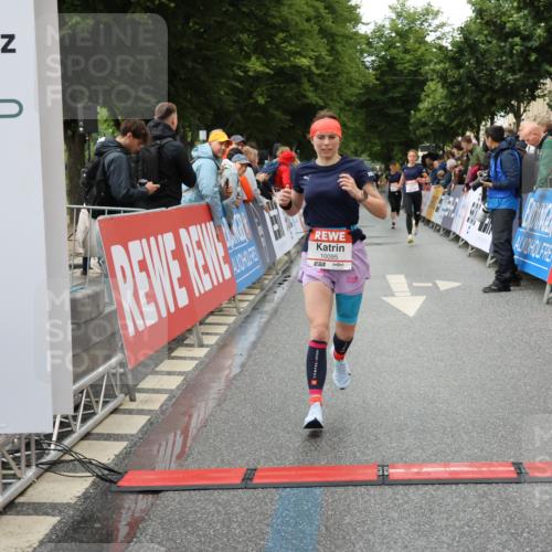 14.06.2026 - REWE Women's Run Strokosch-Dieckow http://msf.ph/oto/9753107 14.06.2026 09:49:02 Ziel 10074, 10095, 10106, 10407, 10642 meine-sportfotos.de