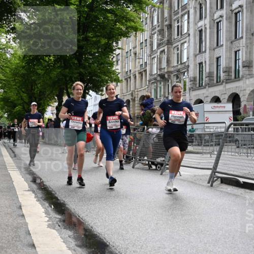 14.06.2026 - REWE Women's Run J. Mangold http://msf.ph/oto/9753160 14.06.2026 10:09:47 Ziel 10079, 10313, 10445, 10469, 10585, 10944, 10950, 10951, 11147, 11277, 11504 meine-sportfotos.de