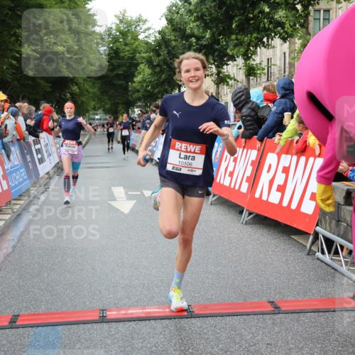 14.06.2026 - REWE Women's Run Strokosch-Dieckow http://msf.ph/oto/9753168 14.06.2026 09:49:00 Ziel 10095, 10106, 10266, 10407, 10642 meine-sportfotos.de