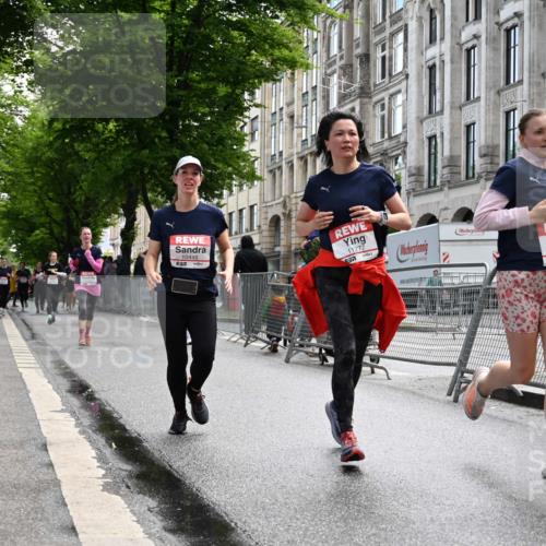 14.06.2026 - REWE Women's Run J. Mangold http://msf.ph/oto/9753186 14.06.2026 10:09:50 Ziel 10445, 10469, 10585, 10665, 10944, 10950, 10951, 11147, 11152, 11277 meine-sportfotos.de