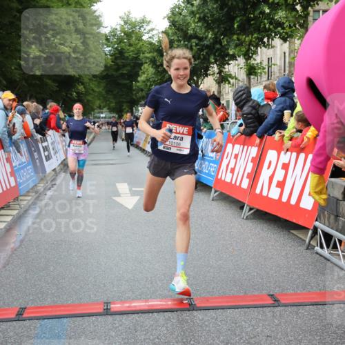 14.06.2026 - REWE Women's Run Strokosch-Dieckow http://msf.ph/oto/9753196 14.06.2026 09:49:00 Ziel 10095, 10106, 10266, 10407, 10642 meine-sportfotos.de