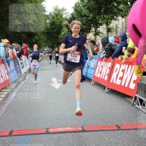 14.06.2026 - REWE Women's Run Strokosch-Dieckow http://msf.ph/oto/9753209 14.06.2026 09:49:00 Ziel 10095, 10106, 10266, 10407, 10642 meine-sportfotos.de