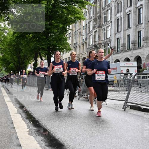 14.06.2026 - REWE Women's Run J. Mangold http://msf.ph/oto/9753238 14.06.2026 10:10:01 Ziel 10412, 10413, 10702, 10703, 10890, 10917, 11239, 11453, 11474, 11487, 11498 meine-sportfotos.de