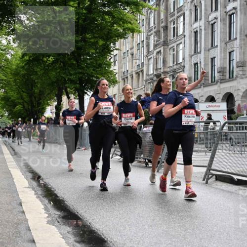14.06.2026 - REWE Women's Run J. Mangold http://msf.ph/oto/9753240 14.06.2026 10:10:01 Ziel 10412, 10413, 10702, 10703, 10890, 10917, 11239, 11453, 11474, 11487, 11498 meine-sportfotos.de