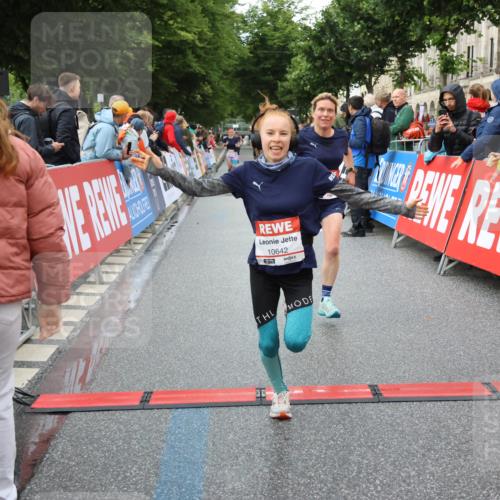 14.06.2026 - REWE Women's Run Strokosch-Dieckow http://msf.ph/oto/9753286 14.06.2026 09:48:55 Ziel 10215, 10266, 10407, 10642, 10929 meine-sportfotos.de