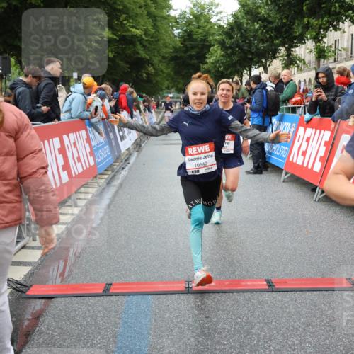 14.06.2026 - REWE Women's Run Strokosch-Dieckow http://msf.ph/oto/9753315 14.06.2026 09:48:55 Ziel 10215, 10266, 10407, 10642, 10929 meine-sportfotos.de
