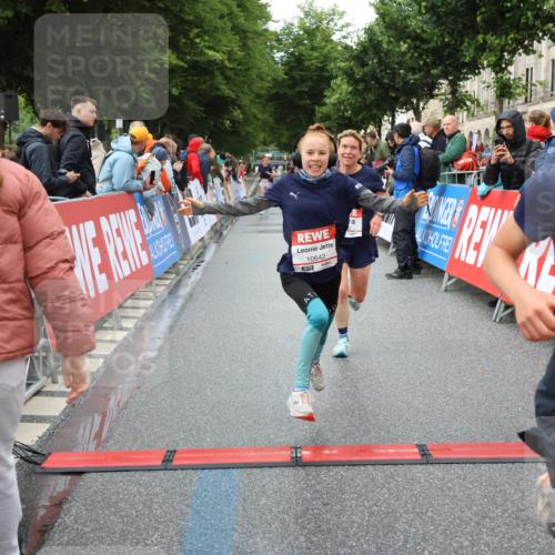 14.06.2026 - REWE Women's Run Strokosch-Dieckow http://msf.ph/oto/9753329 14.06.2026 09:48:55 Ziel 10215, 10266, 10407, 10642, 10929 meine-sportfotos.de