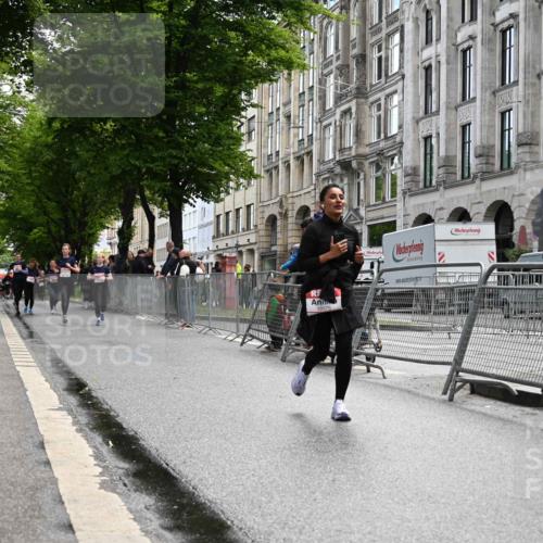 14.06.2026 - REWE Women's Run J. Mangold http://msf.ph/oto/9753399 14.06.2026 10:10:24 Ziel 10238, 10425, 10439, 10464, 10557, 10575, 11271, 11435, 11527 meine-sportfotos.de