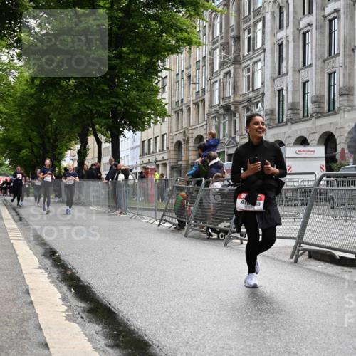 14.06.2026 - REWE Women's Run J. Mangold http://msf.ph/oto/9753405 14.06.2026 10:10:25 Ziel 10238, 10439, 10460, 10557, 10575, 10591, 11271, 11435, 11527 meine-sportfotos.de