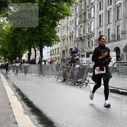 14.06.2026 - REWE Women's Run J. Mangold http://msf.ph/oto/9753407 14.06.2026 10:10:25 Ziel 10238, 10439, 10460, 10557, 10575, 10591, 11271, 11435, 11527 meine-sportfotos.de