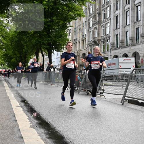 14.06.2026 - REWE Women's Run J. Mangold http://msf.ph/oto/9753415 14.06.2026 10:10:30 Ziel 10426, 10460, 10575, 10591 meine-sportfotos.de