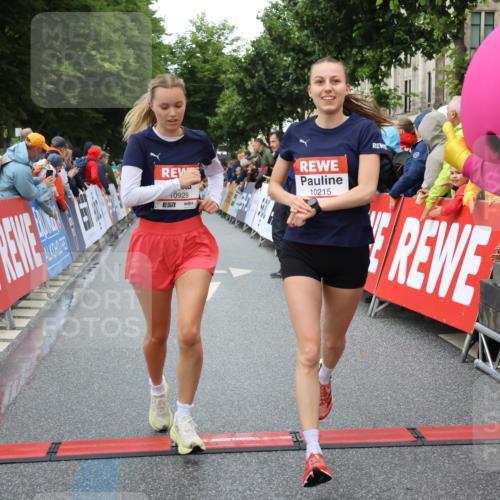 14.06.2026 - REWE Women's Run Strokosch-Dieckow http://msf.ph/oto/9753417 14.06.2026 09:48:51 Ziel 10215, 10266, 10407, 10642, 10929, 11141 meine-sportfotos.de