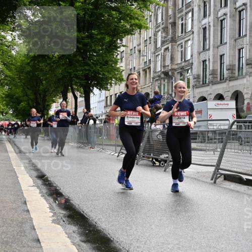 14.06.2026 - REWE Women's Run J. Mangold http://msf.ph/oto/9753419 14.06.2026 10:10:30 Ziel 10426, 10460, 10575, 10591 meine-sportfotos.de