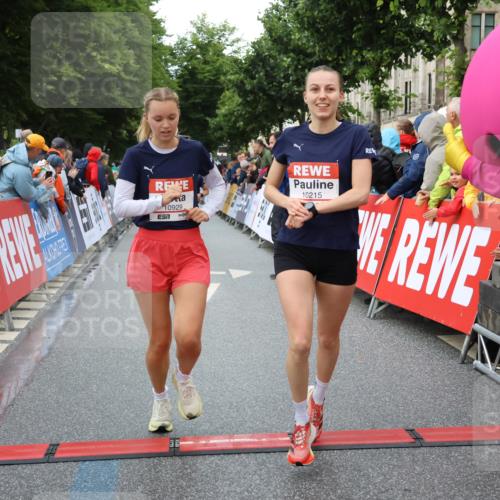 14.06.2026 - REWE Women's Run Strokosch-Dieckow http://msf.ph/oto/9753433 14.06.2026 09:48:51 Ziel 10215, 10266, 10407, 10642, 10929, 11141 meine-sportfotos.de