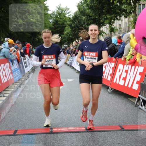 14.06.2026 - REWE Women's Run Strokosch-Dieckow http://msf.ph/oto/9753448 14.06.2026 09:48:51 Ziel 10215, 10266, 10407, 10642, 10929, 11141 meine-sportfotos.de
